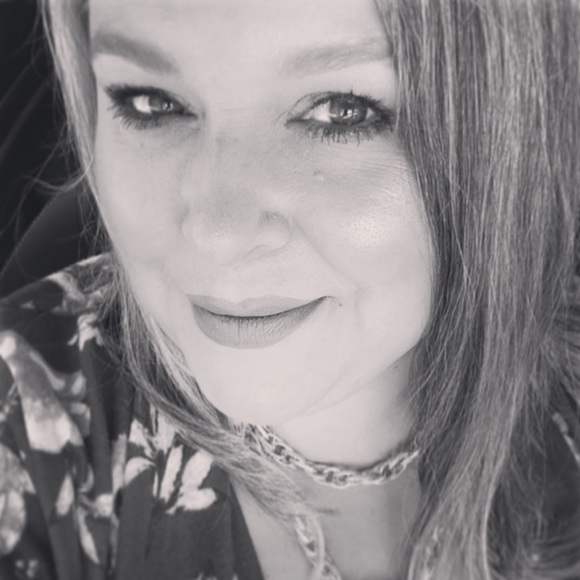 Meet your Posher, Stefanie - Picture 1 of 1